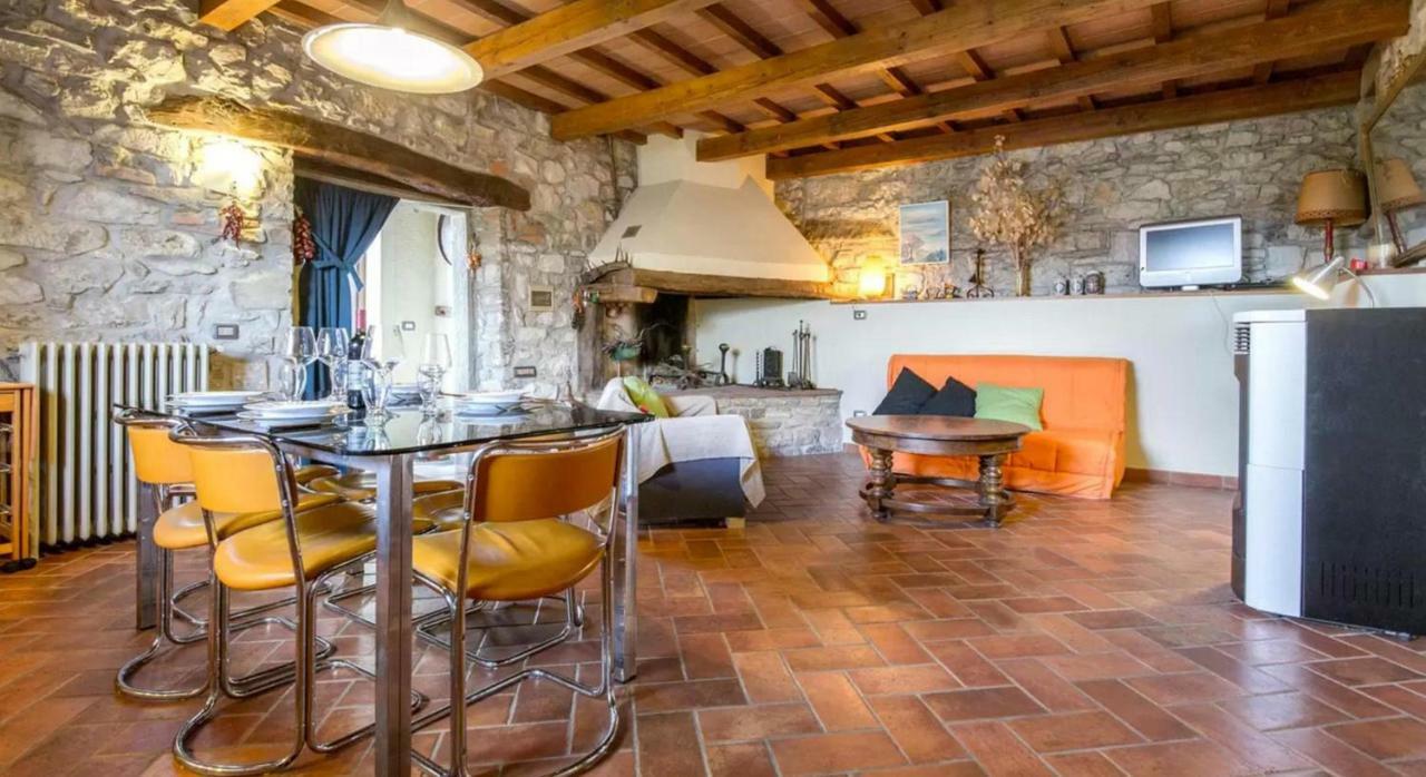 Casa Mazzocchi Vista Su Poppi Villa Luaran gambar