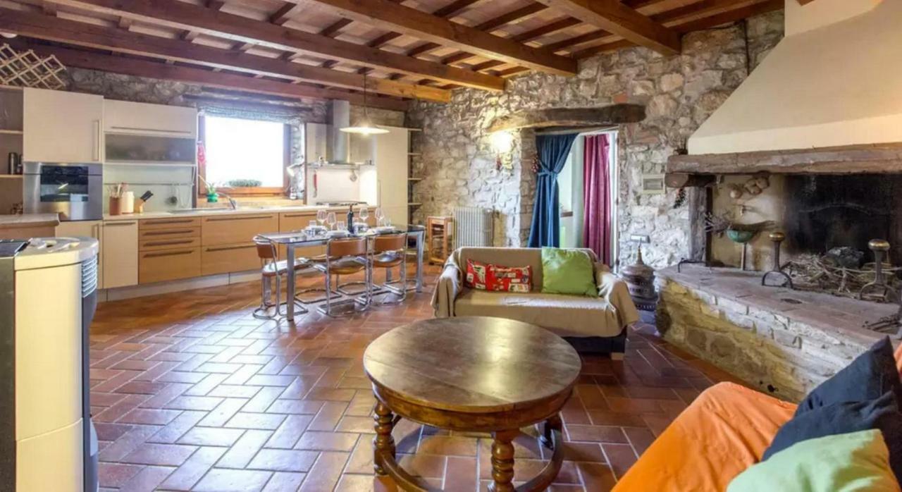 Casa Mazzocchi Vista Su Poppi Villa Luaran gambar